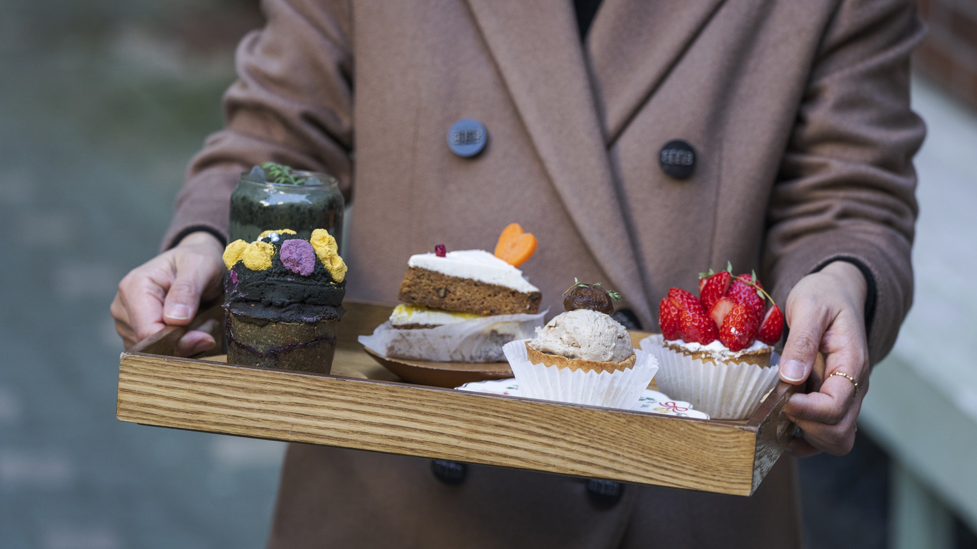 앞으로의 빵집X고요손 콜라보 디저트 앞으로의 지구