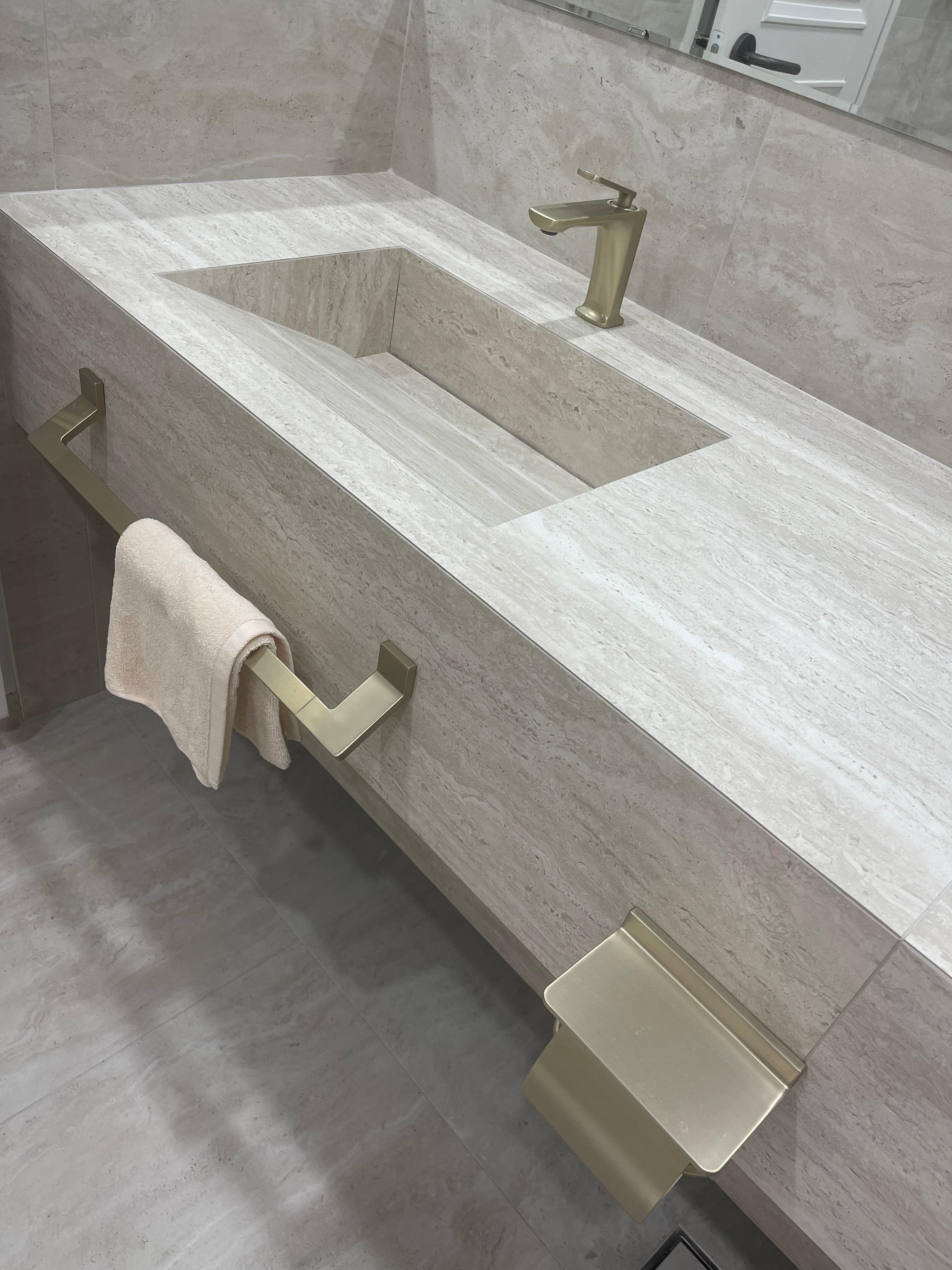 인테리어, 반셀프인테리어, 실전, 욕실, 리모델링, 욕실리모델링, 안방욕실, 조적세면대, 샴페인골드, 수전, 아메리칸스탠다드, 변기, 욕조, 철거, 고뫄스방수, 민경, 트라버틴, 타일, 매지, 타일유가