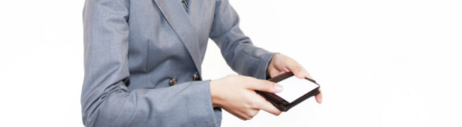 명함을 건네는 사진