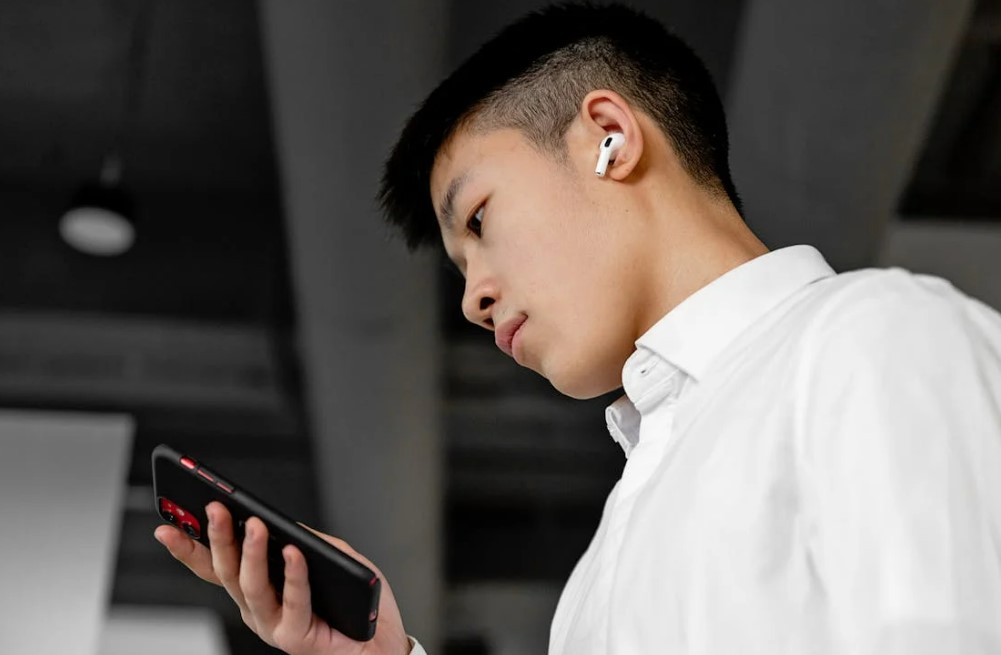 무선 이어폰 설명서 없이 연결하는 가장 쉬운 방법