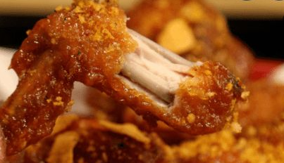 살 붙은 치킨뼈