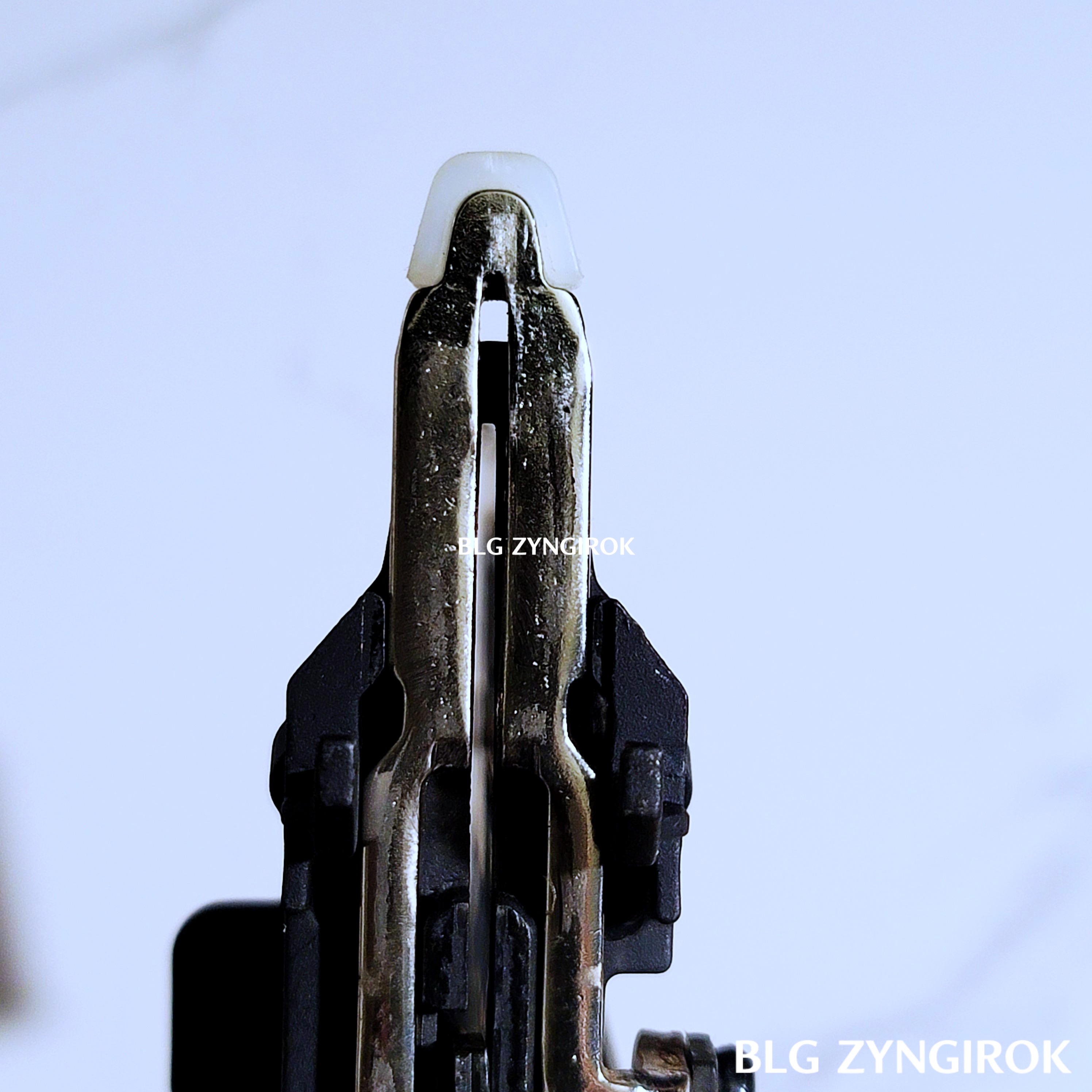 들어올려진-노즈커버-아래-메탈-노즈의-모습이다.