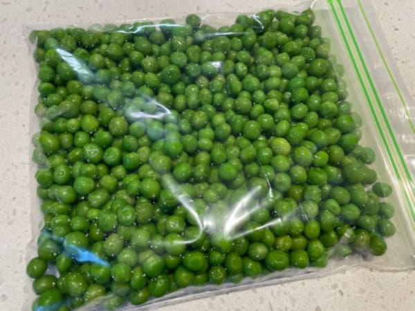 완두콩 보관방법 - 지퍼백에 담아 냉동 보관