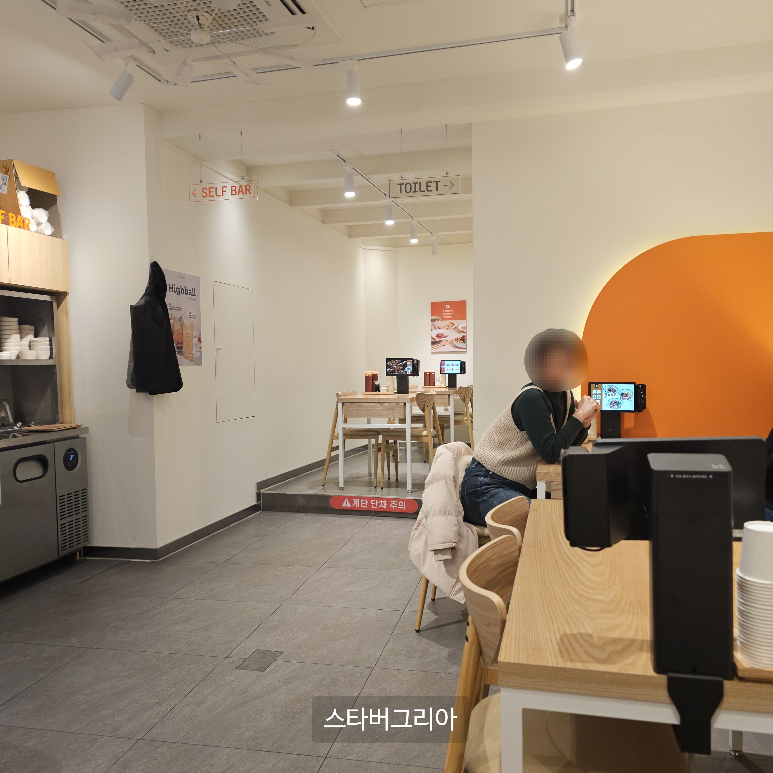 동성로 혼밥 맛집 육회바른연어 내부