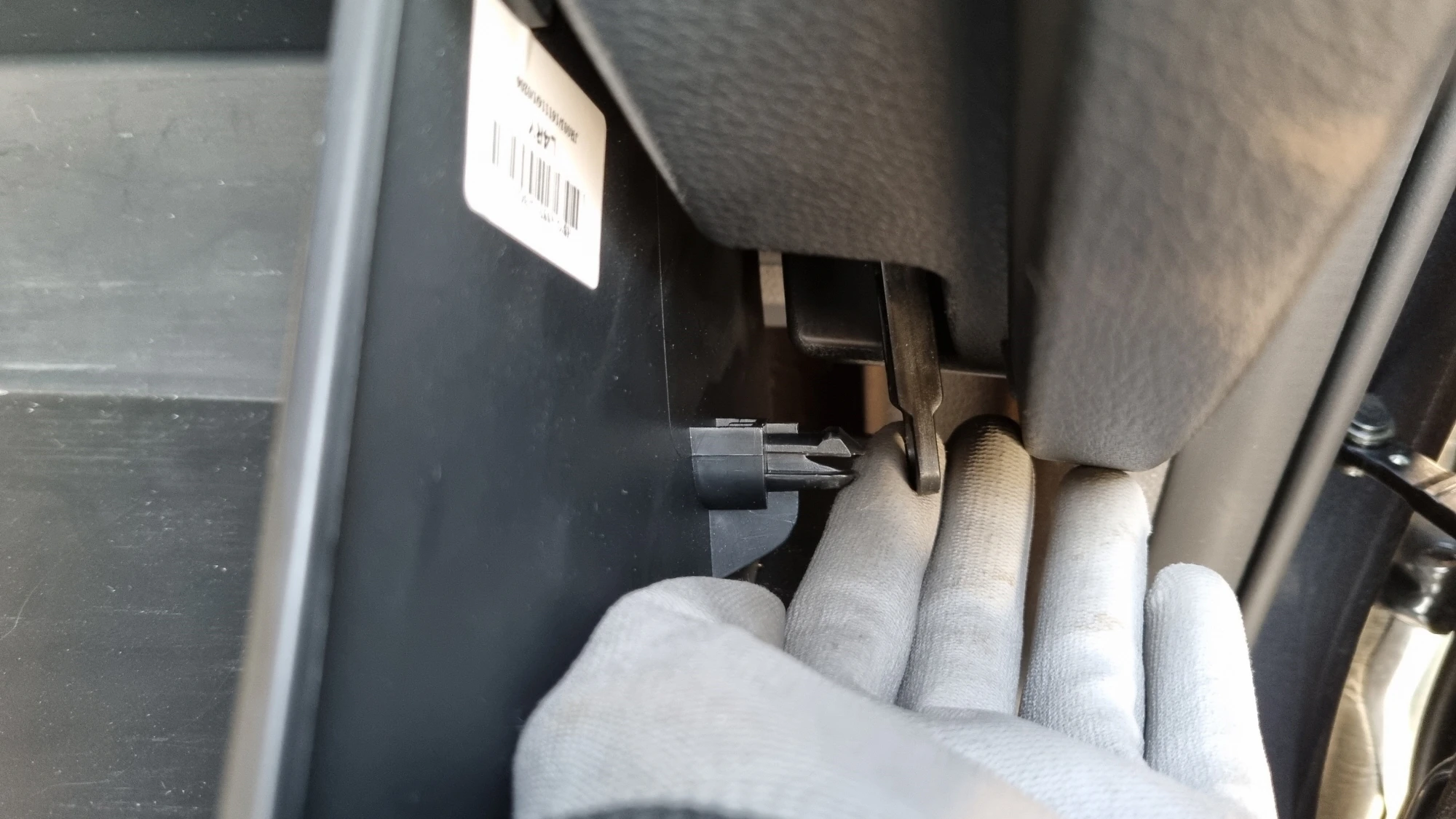 글로브박스 지지대 뺀 모습