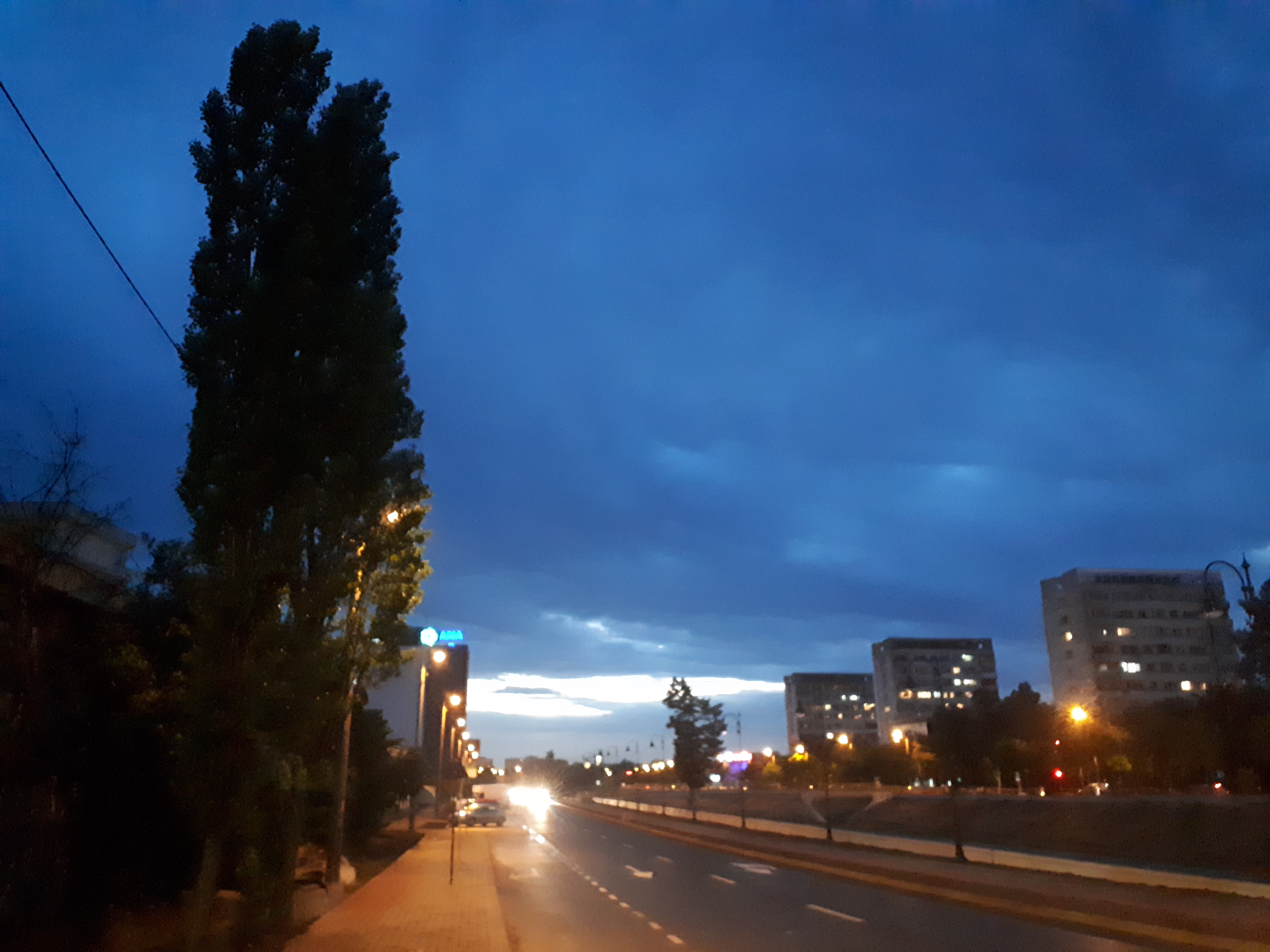 루마니아 이아시 도로의 야경