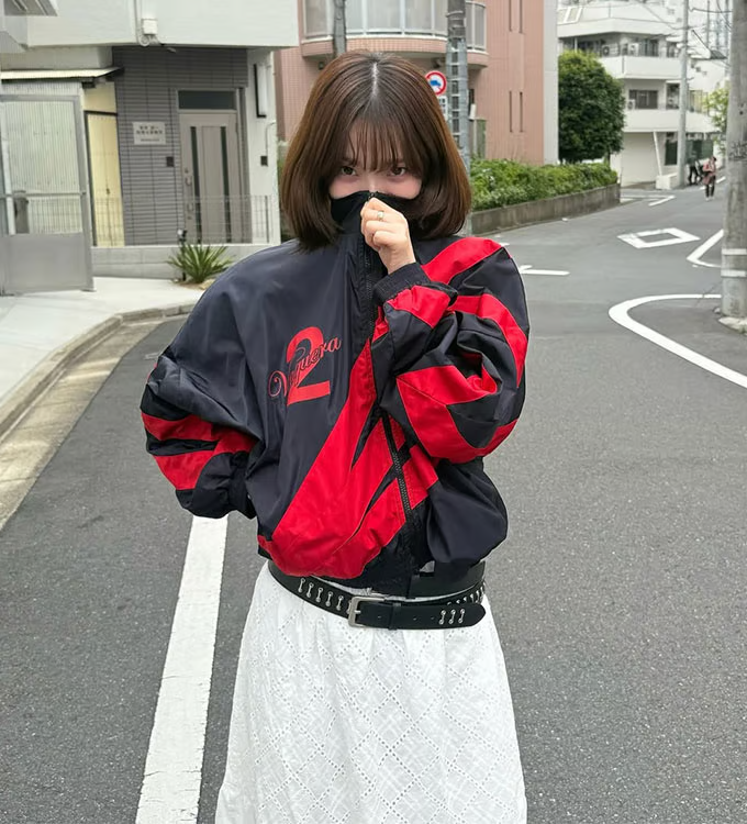 카리나 빨간색 2번 점퍼 입은 모습