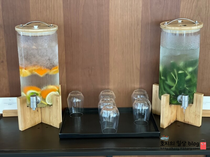 홍콩공항 캐세이퍼시픽 더덱 라운지 음식2