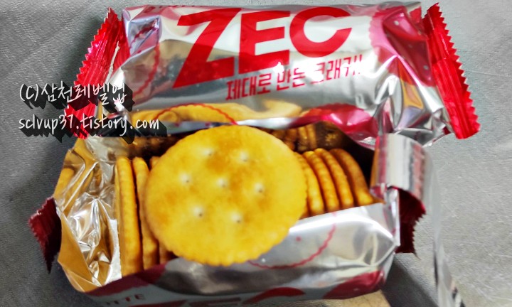 롯데 제크 오리지널 300g 1봉지 개봉 후 제크 크래커 모습