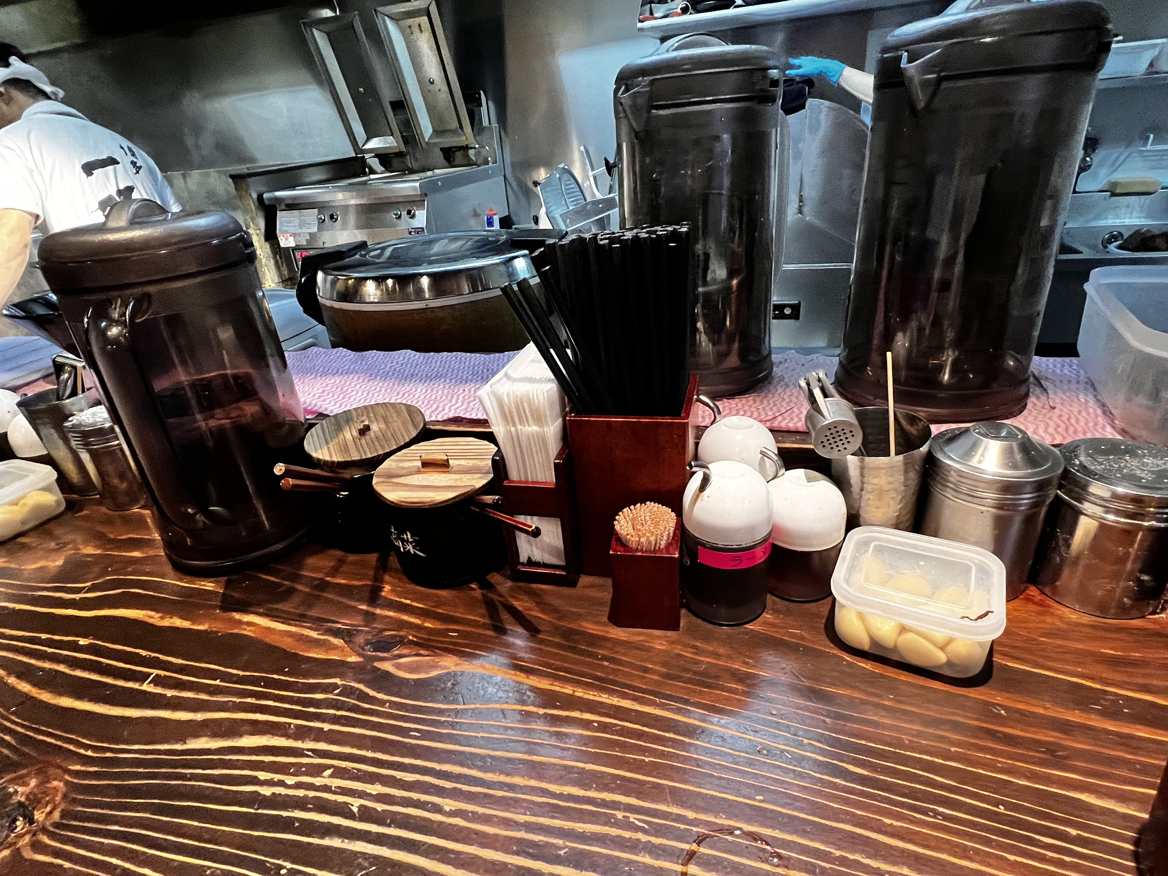 ์์์ฐ ๋ผ๋ฉ ๋์นด์ค์ .