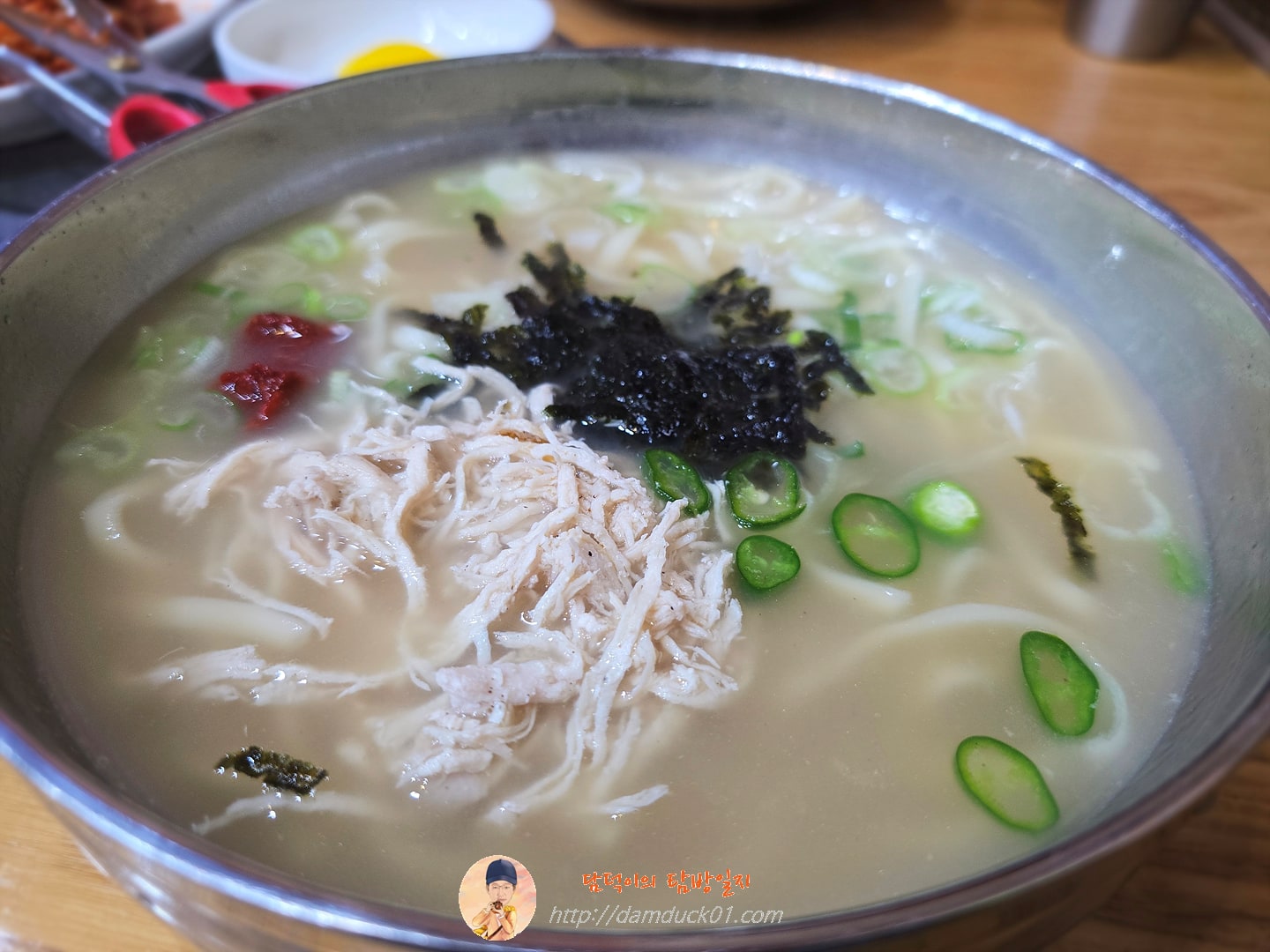 얼큰 닭칼국수