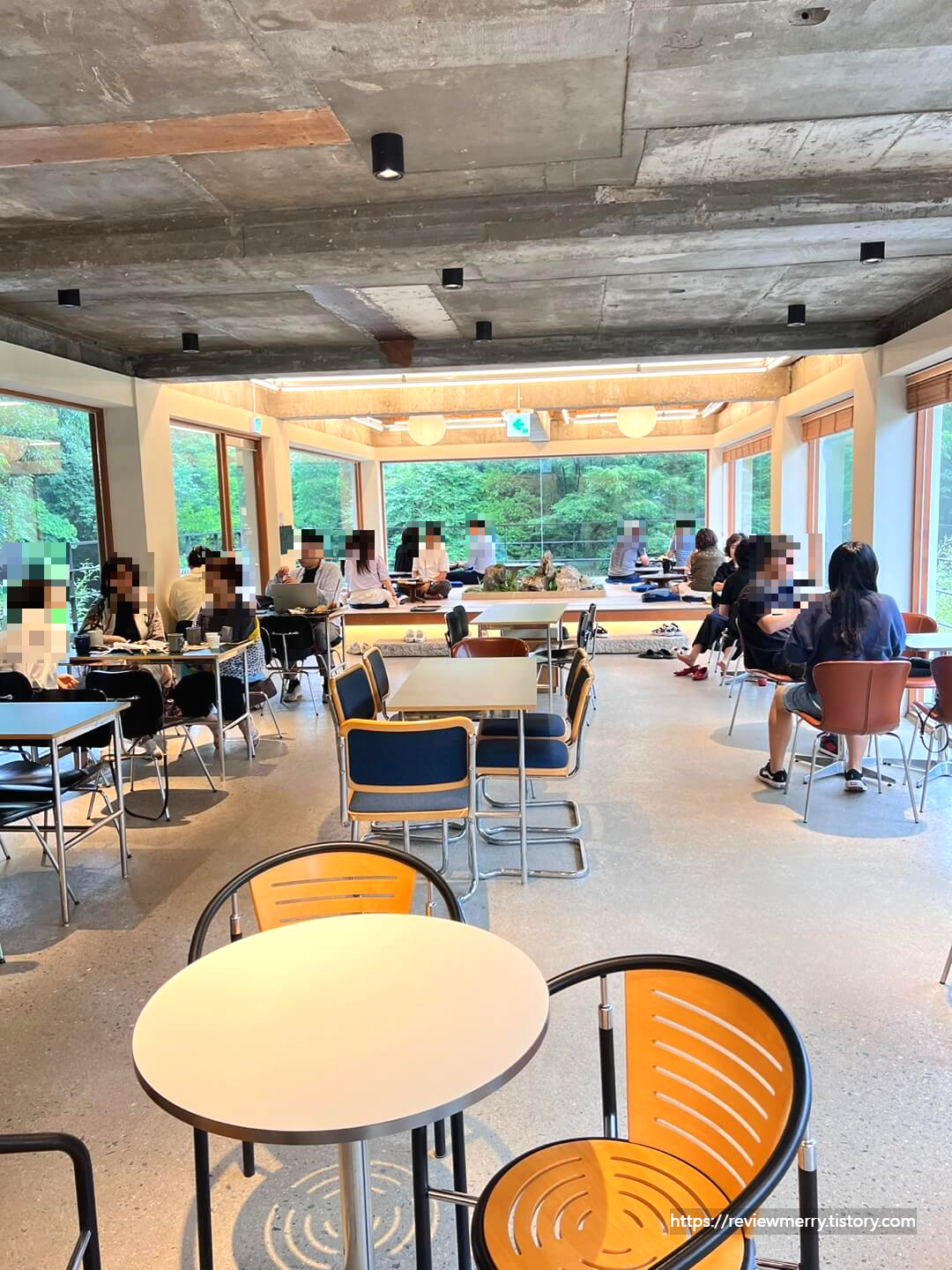 2층 좌석 사진