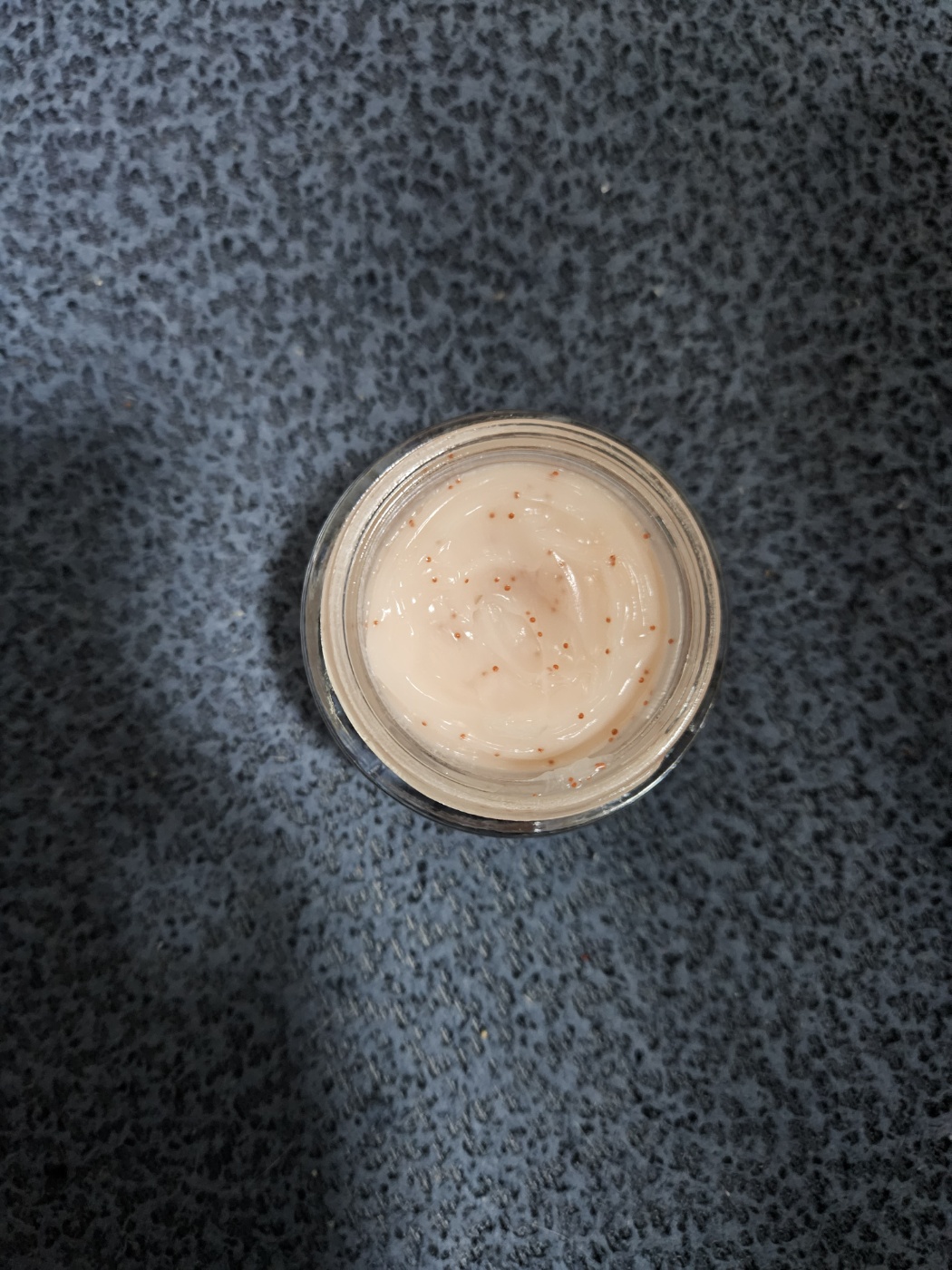 멜락신 아스타잔틴 기미 미백 캡슐 크림 뚜껑 오픈