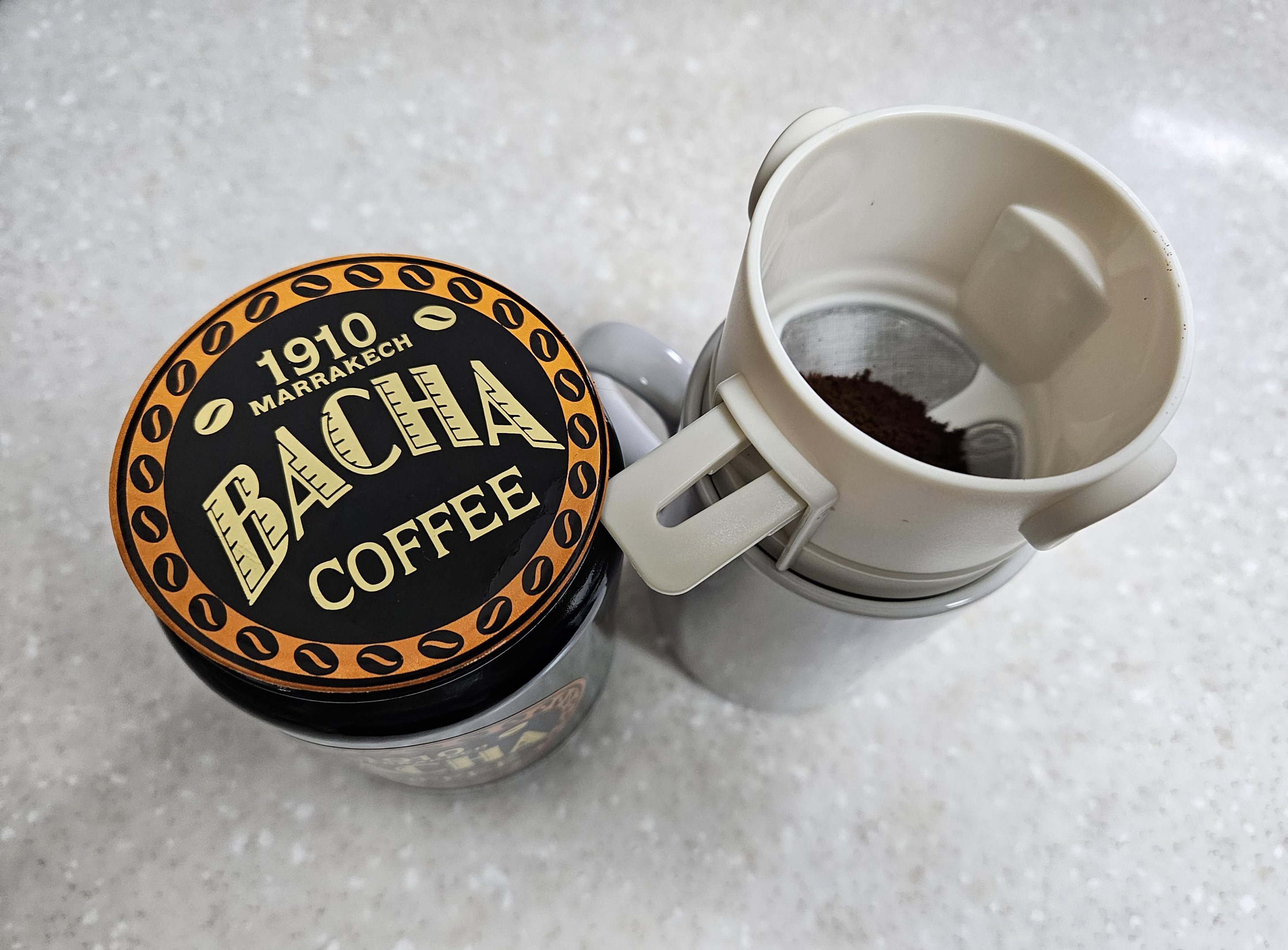 바샤커피와 휴대용 드리퍼