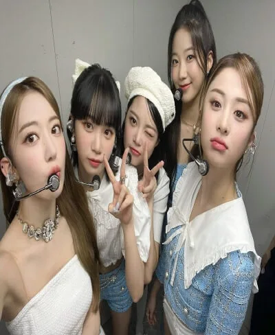 르세라핌-단체-셀카-4