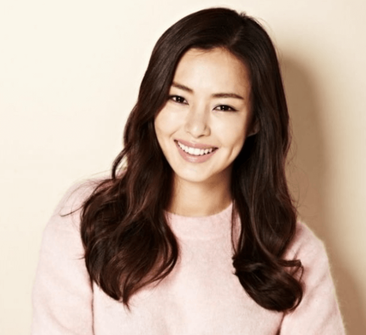 이하늬-분홍색니트-사진