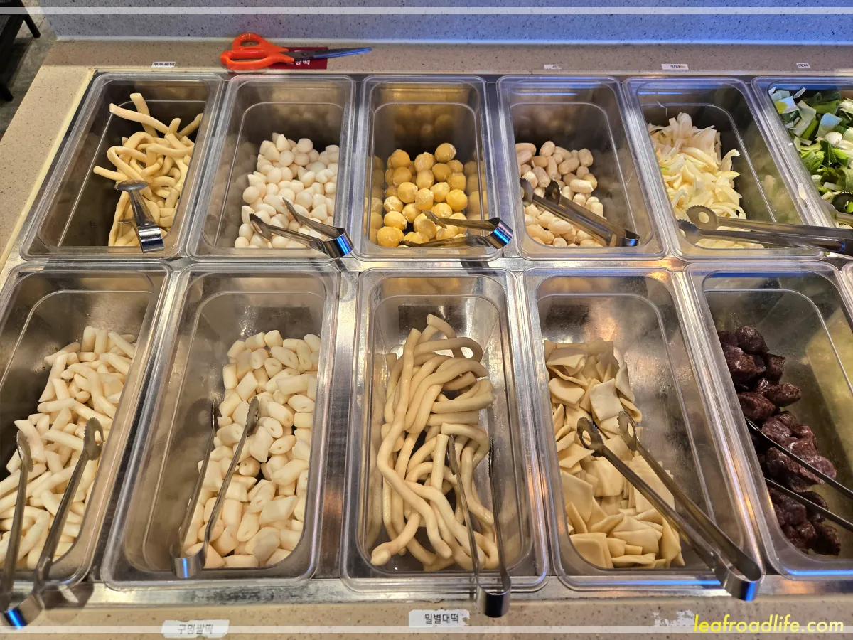 하남-미사-두끼떡볶이-다양한-떡이-있는-모습