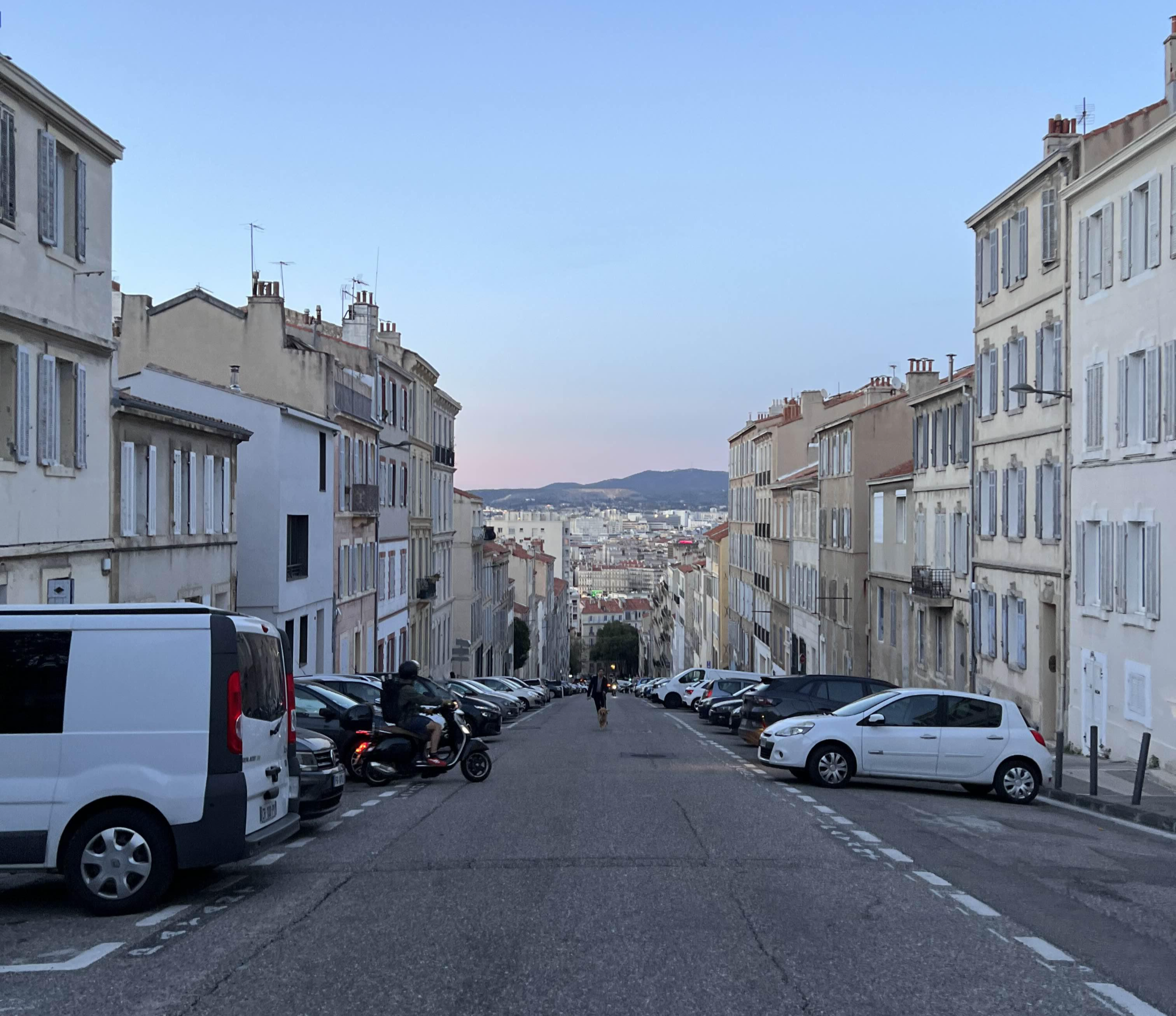 마르세유 노트르담 성당을 보고 내려오는 길