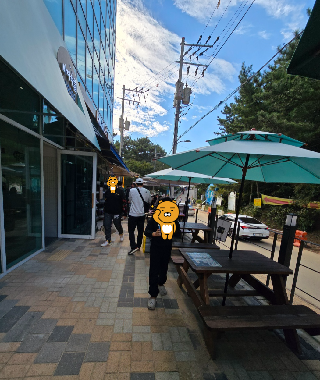 앞에테라스테이블이있음