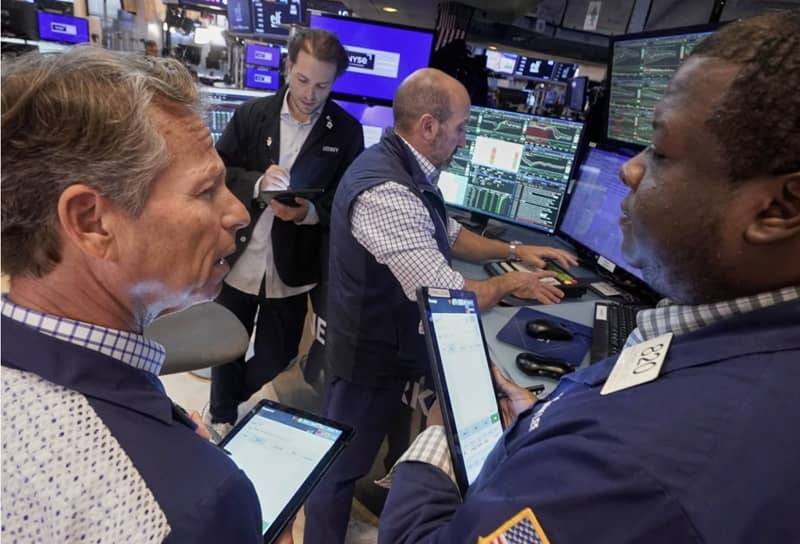 Traders’ initial optimism on Friday gave way to worry. Photo: Richard Drew/AP