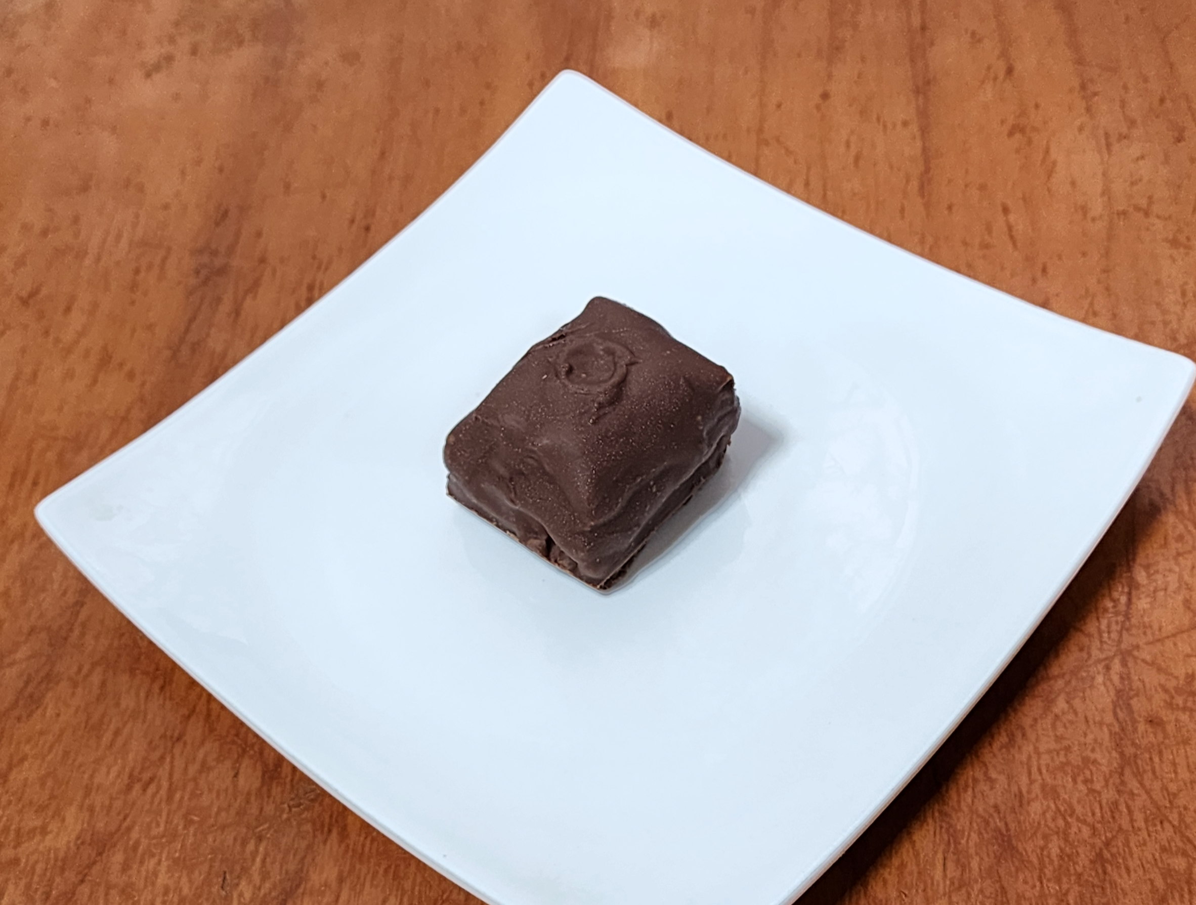 케르반베이커리_피스타치오바클라와_두바이초코렛