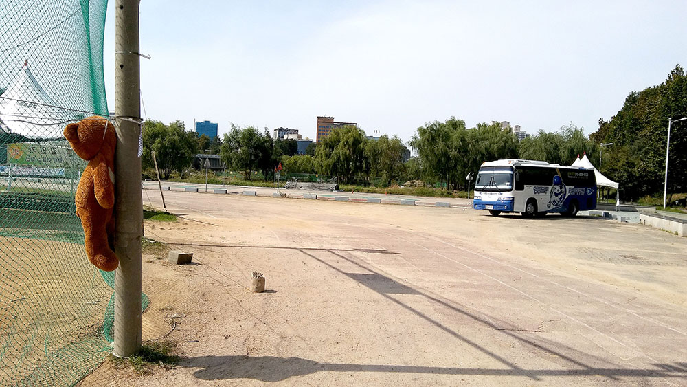 서울둘레길 안양천 '김광석 곰 인형'