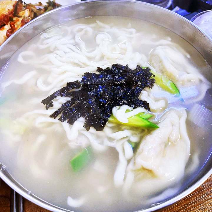 수원 수원역 맛집 추천 생방송투데이 25년 정성 한 그릇 손칼국수 만두칼국수 오늘방송 맛의 승부사