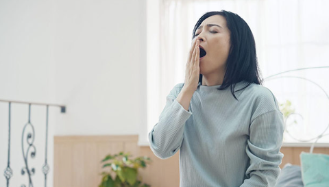 하품을 하는 것.