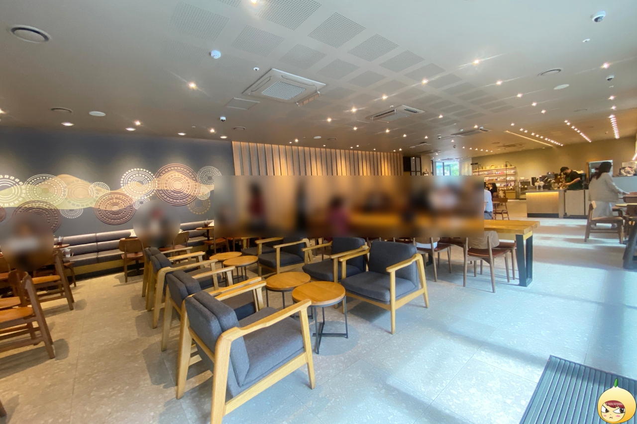 스타벅스 경희궁로점 내부 전경