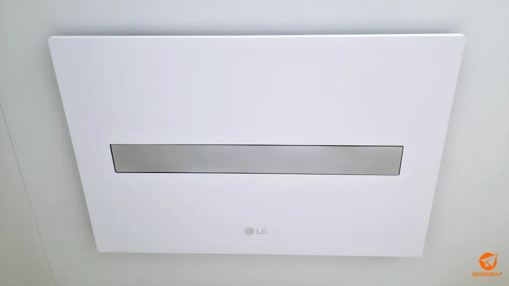 조용히 욕실 천장을 지키고 있는 LG 바스에어시스템