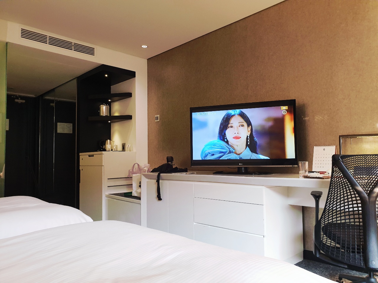객실-텔레비전-휴식