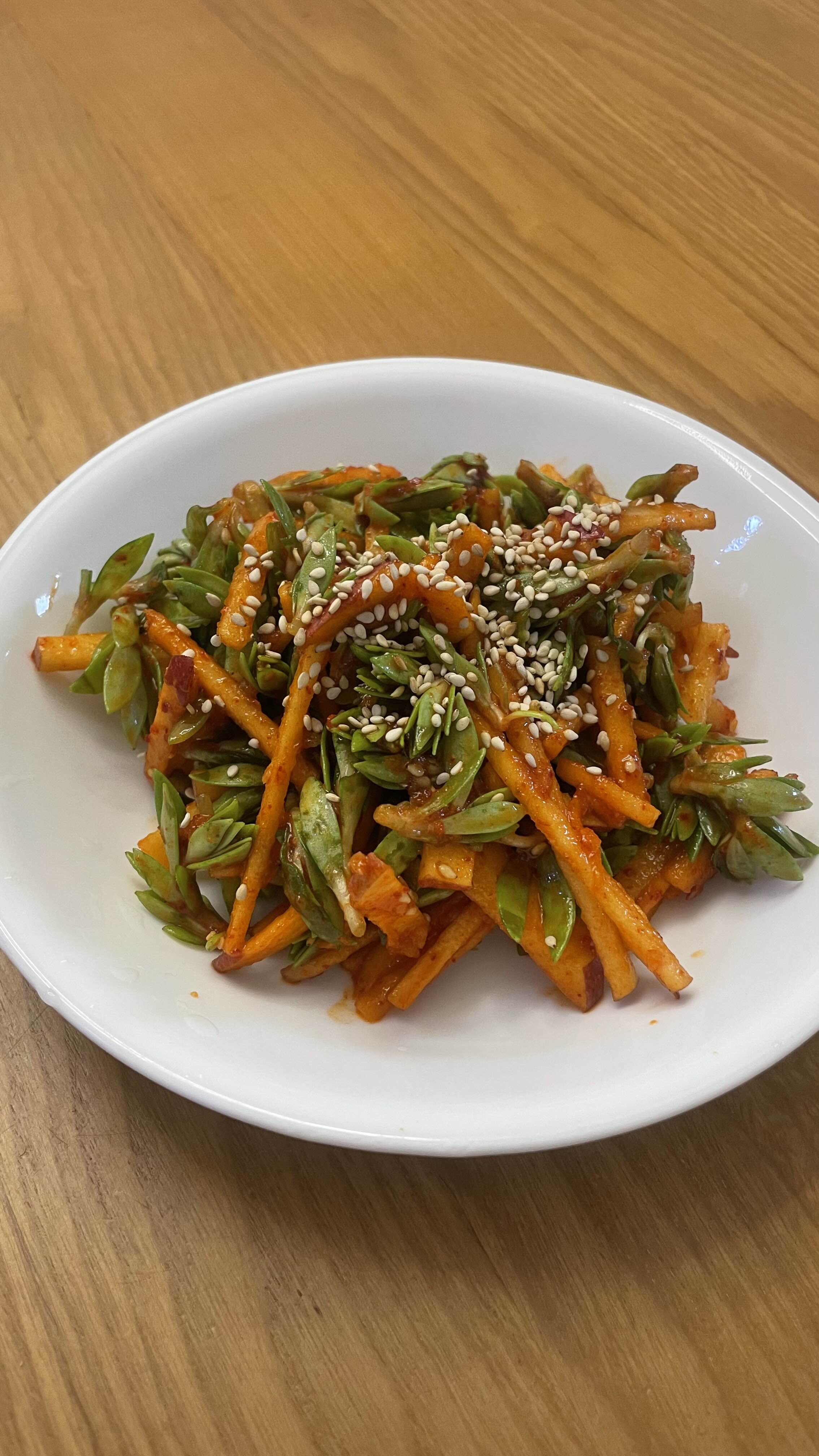 봄철 입맛 살리는 돌나물무침 레시피