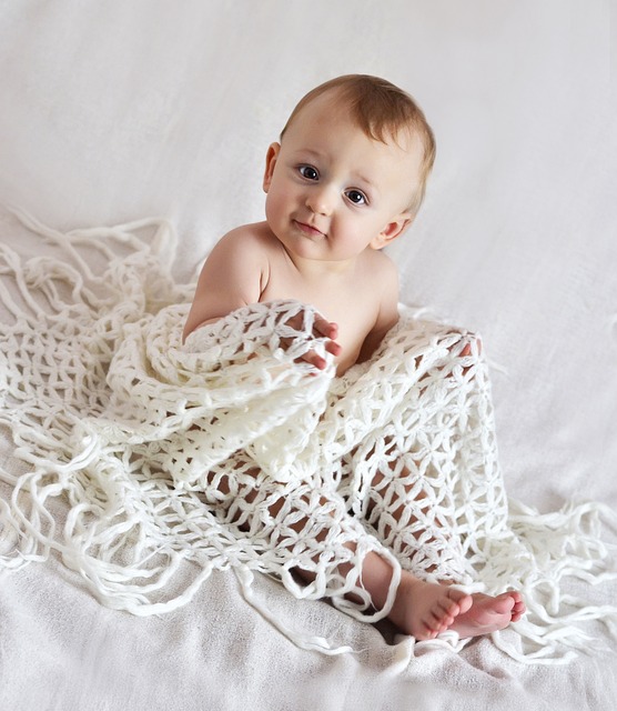 장난치는 아기 사진