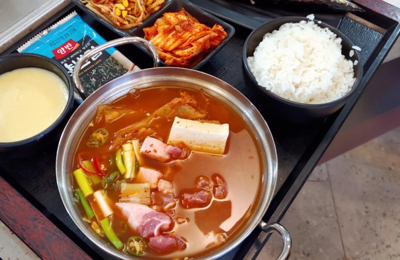 언양휴게소 - 돼지찌개정식