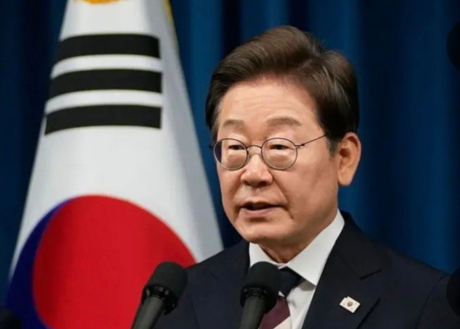 태극기앞에선 이재명 대통령 사진