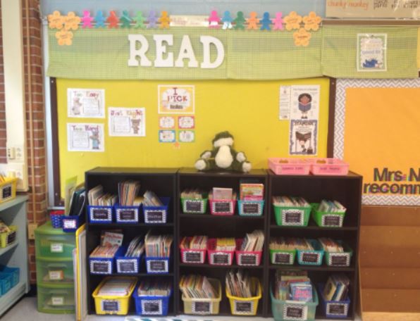 책으로 꾸며진교실