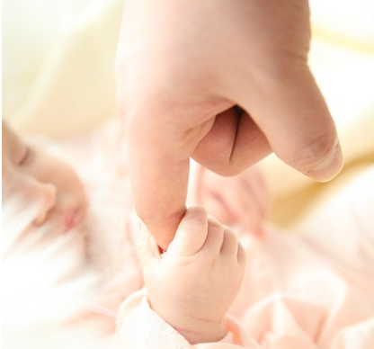 첫만남이용권-엄마-아기