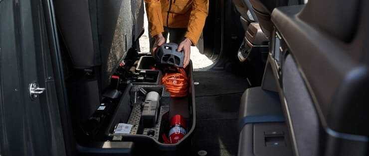 기아 타스만 2열 수납함