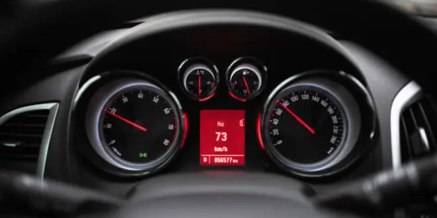 자동차 계기판 예시