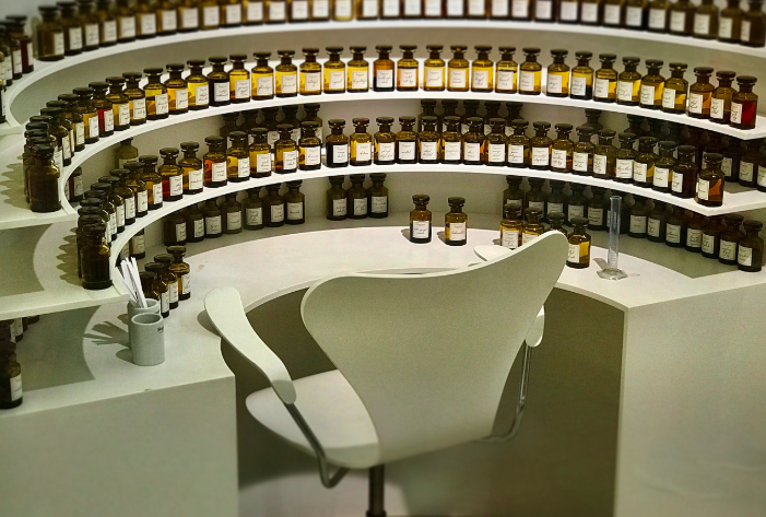 향수 만들기: 향기로 기억과 감정을 담아내는 예술