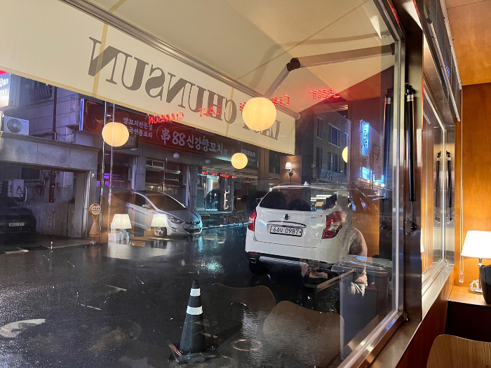 창가 좌석 및 안쪽 자리