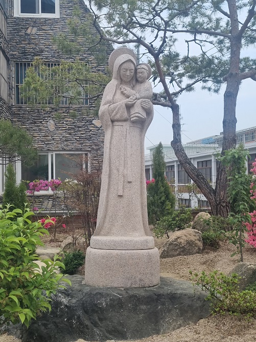 대전 내동성당 성모자상