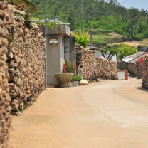 내촌마을 돌담길 모습