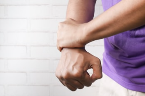 손목 건강 지키는 생활 습관 – 현대인의 필수 관절 케어 가이드