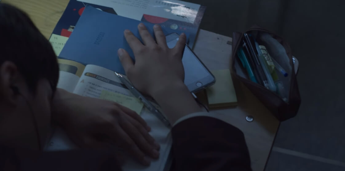 인간수업 핸드폰 훔치는 규리1