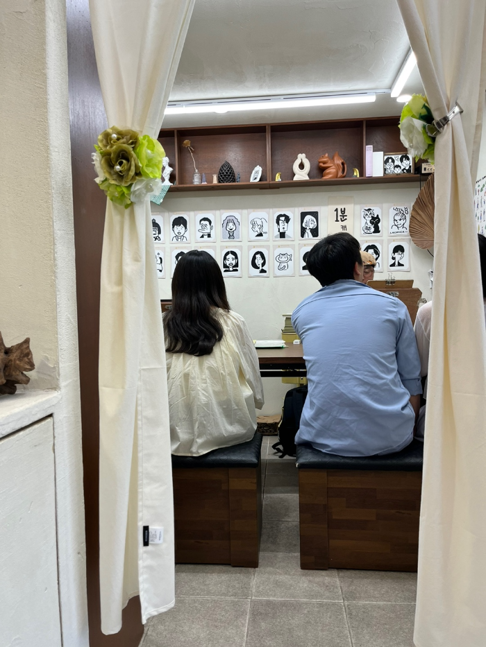 도토리 캐리커쳐 내부 모습 2