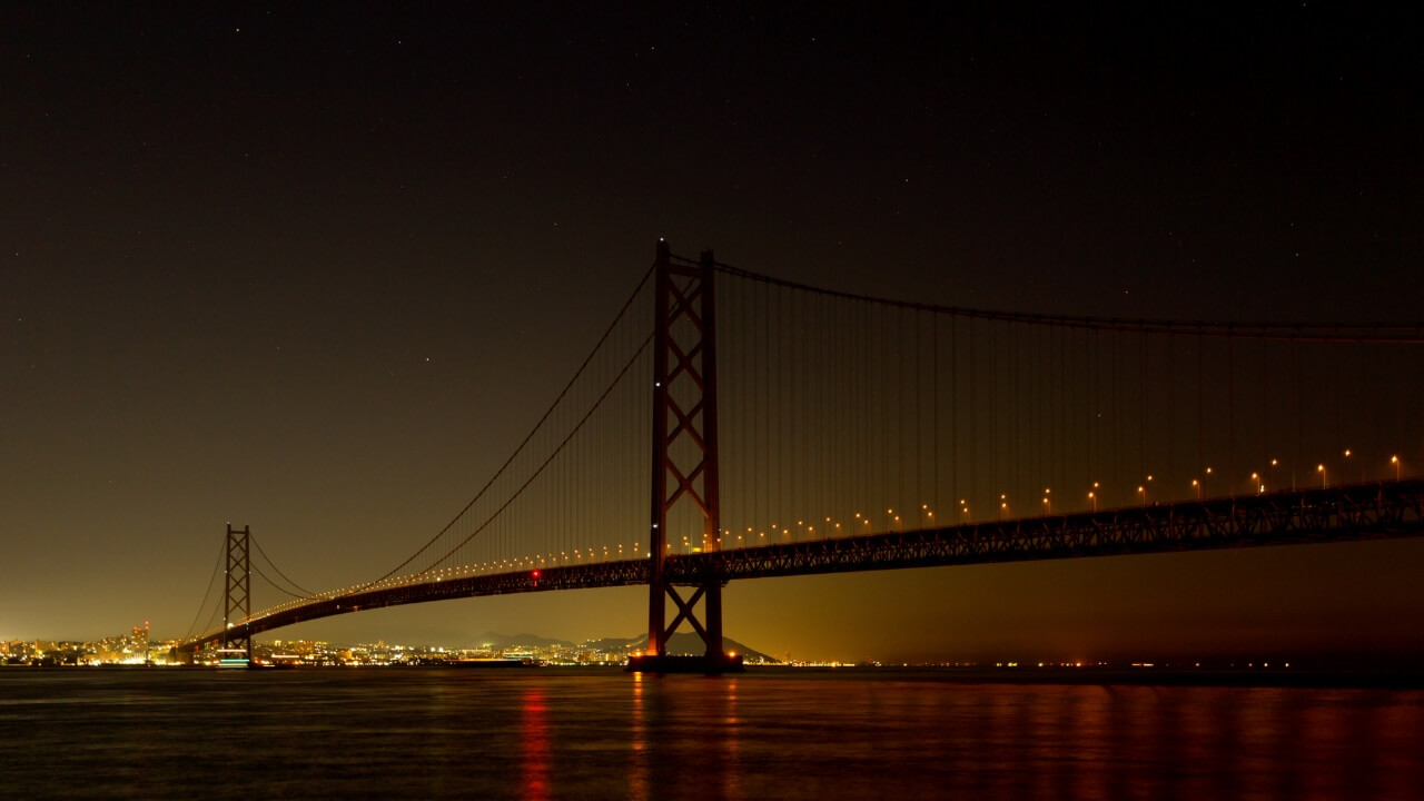 아카시해협대교의 저녁시간 모습