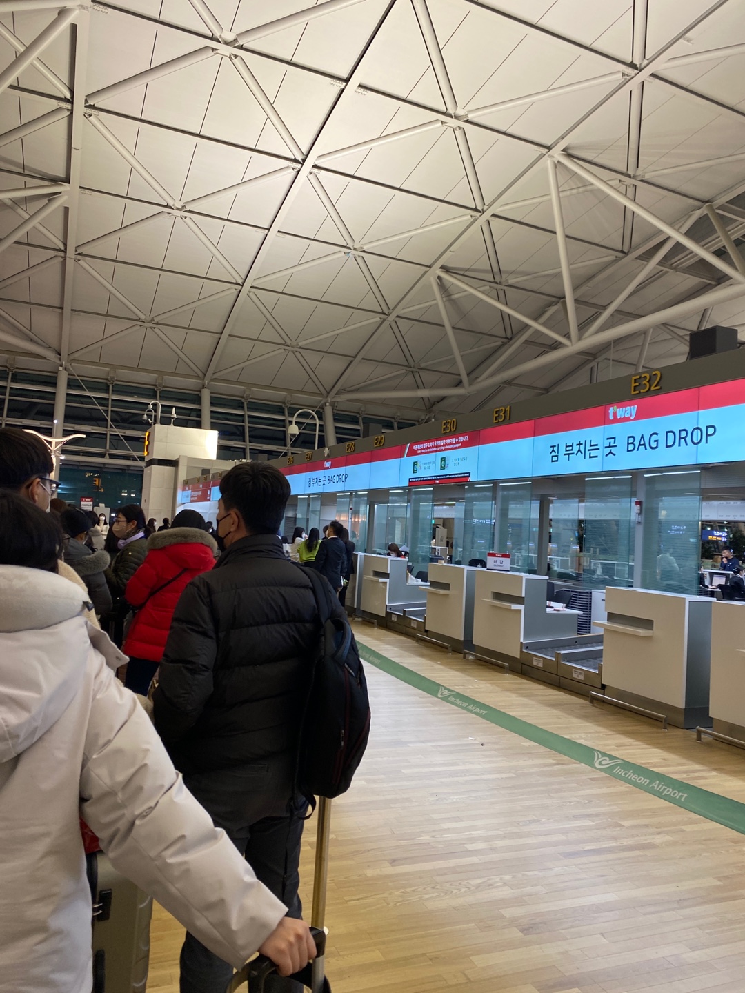 공항 짐부치는곳
