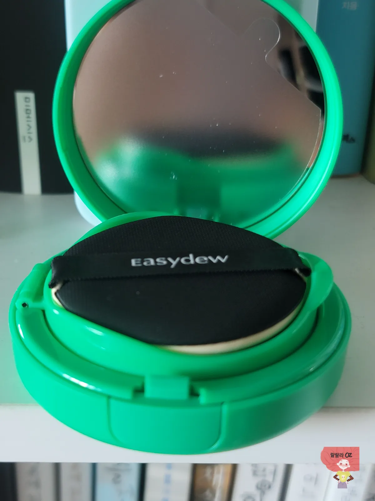 한가인-쿠션-이지듀-멜라-비-토닝-앰플-쿠션-케이스-오픈한-사진