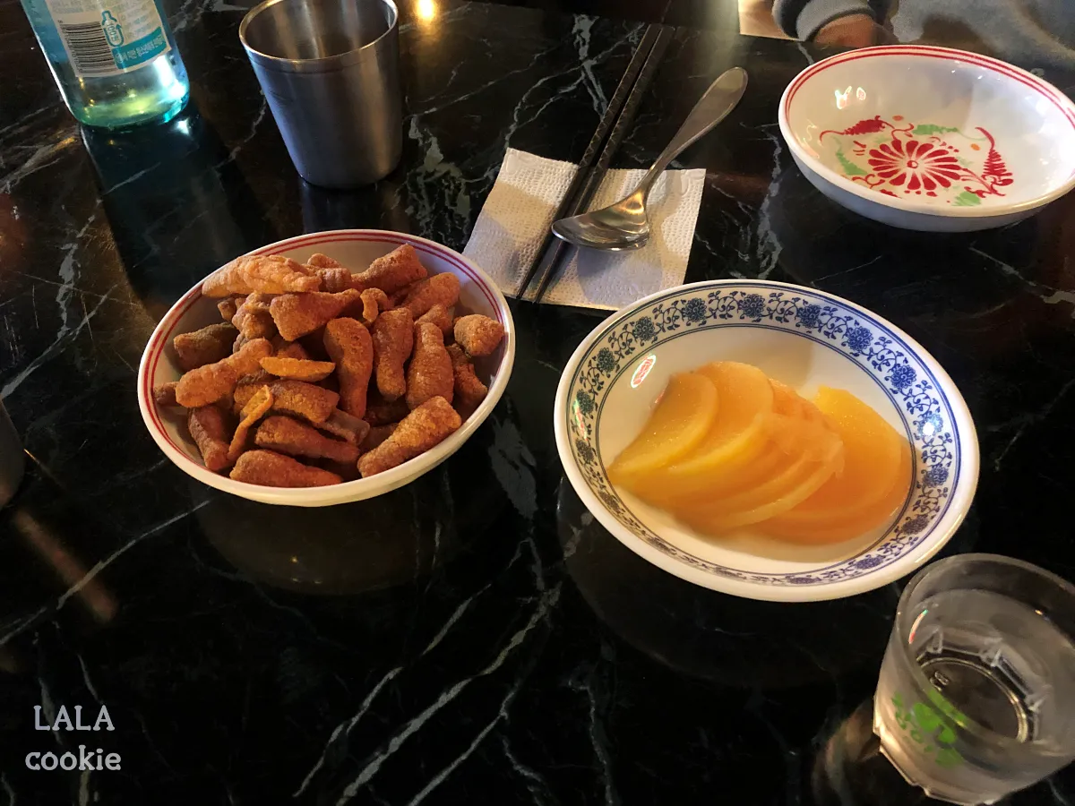 대구-달서구-상인동-맛집-자미원-기본-안주-과자와-단무지
